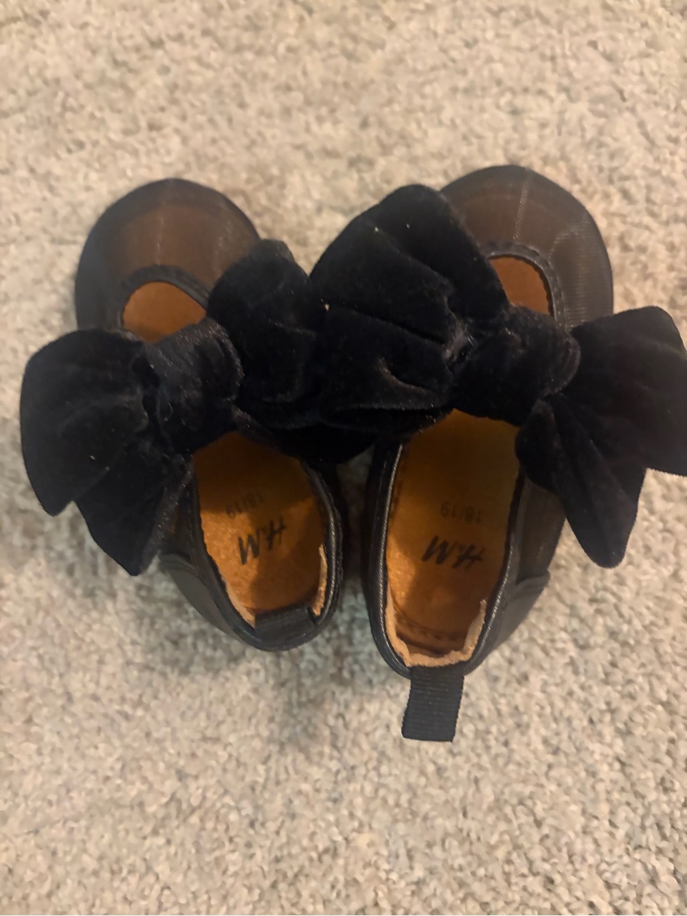 H&M Black Velvet Bow Toddler Dress Shoes